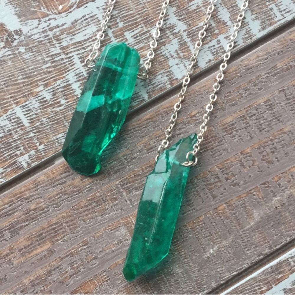 HP Aqua Aura Quartz Crystal Necklace